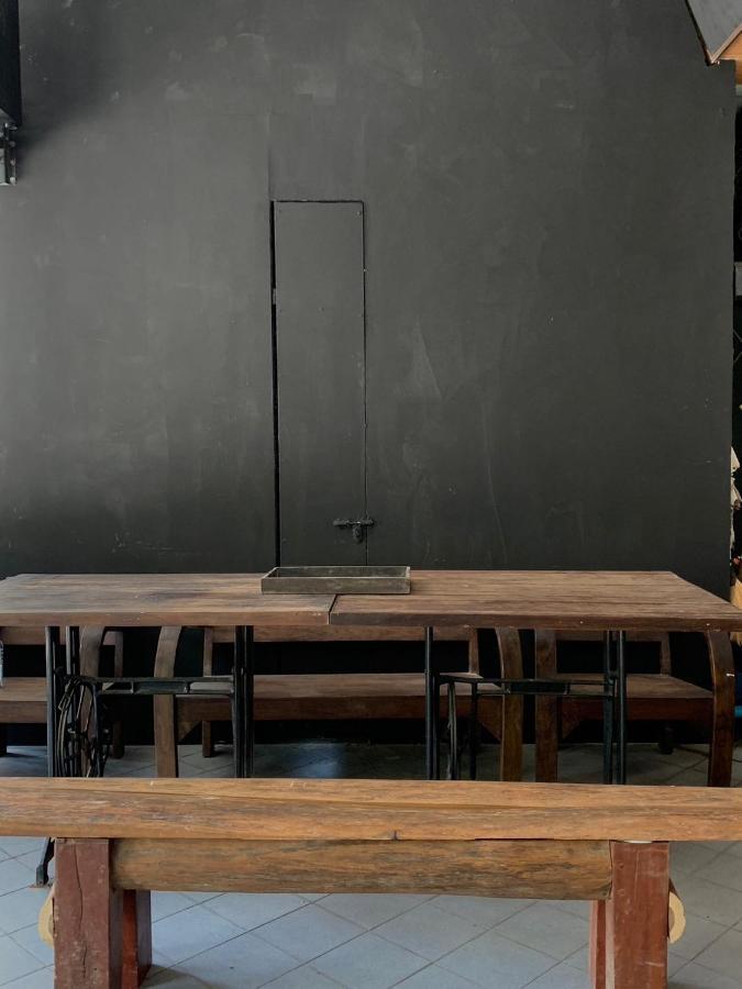 Revolution Hostel شيانغ ماي المظهر الخارجي الصورة