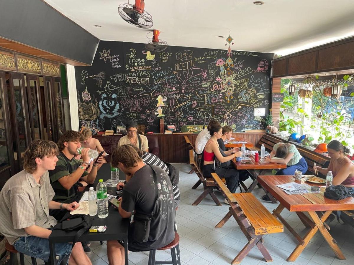 Revolution Hostel شيانغ ماي المظهر الخارجي الصورة
